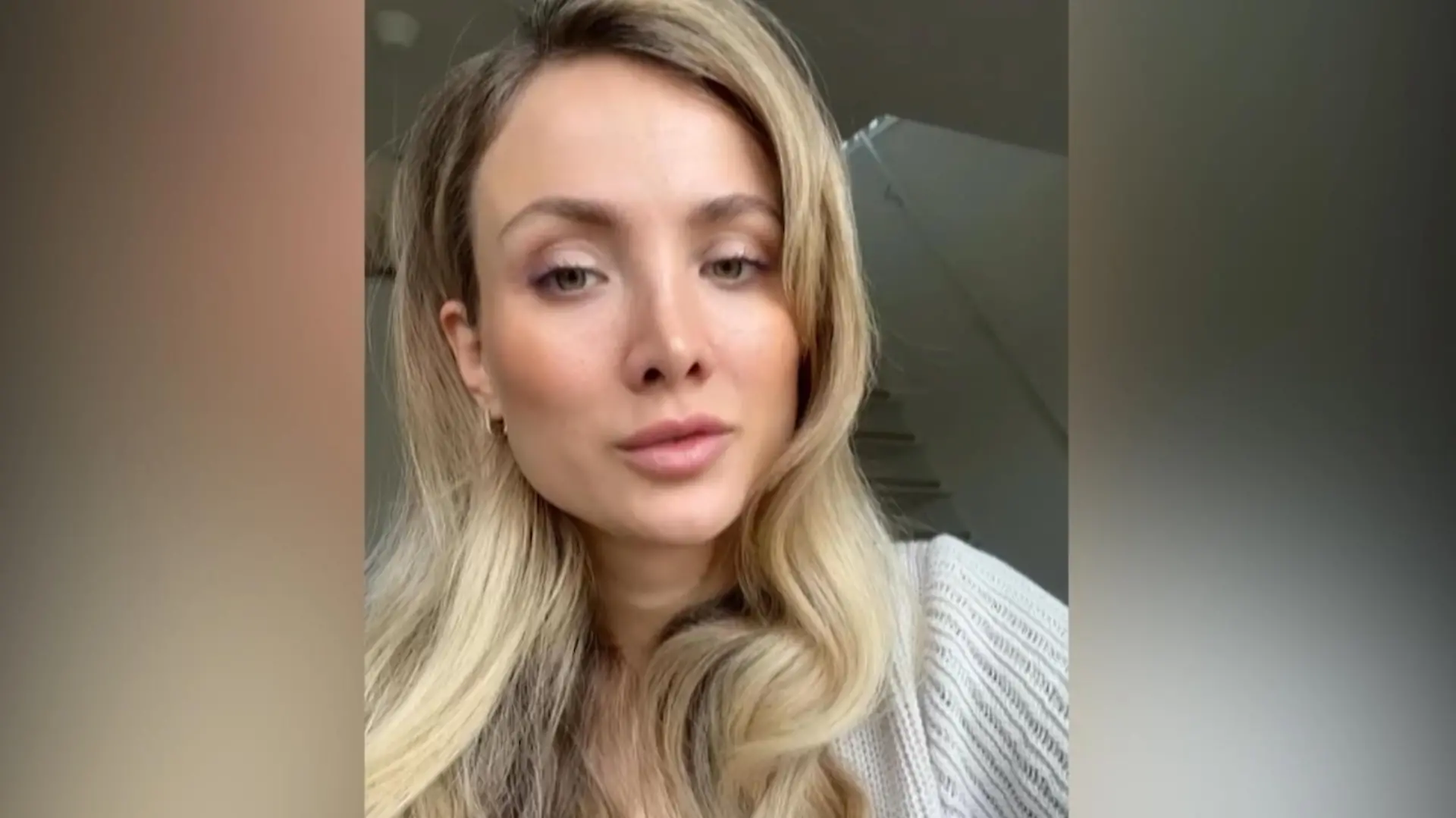 Das Spielzeug ist verloren gegangen, die Bodys sind zu klein, was hat das Kind neu gelernt, was läuft gerade gar nicht gut und wer ruft eigentlich bei der Kita an? Um diese Themen zu besprechen, halten die Kölner Influencerin Carmen Kroll alias Carmushka und ihr Mann Niclas Kroll wöchentlich so genannte Eltern-Teammeetings ab.