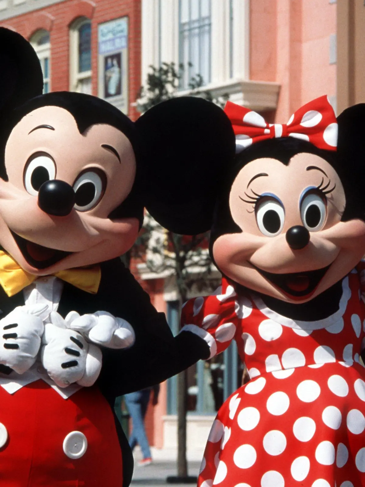 Micky Maus und seine Freundin Minnie in Disneyland. (Undatierte Aufnahme).