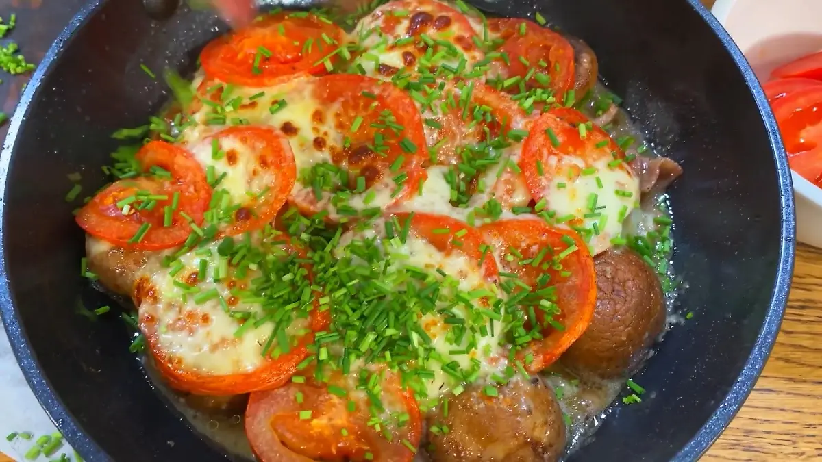Hensslers schnelle Nummer: Rezept für Avocado-Tomaten-Feta-Salat ...