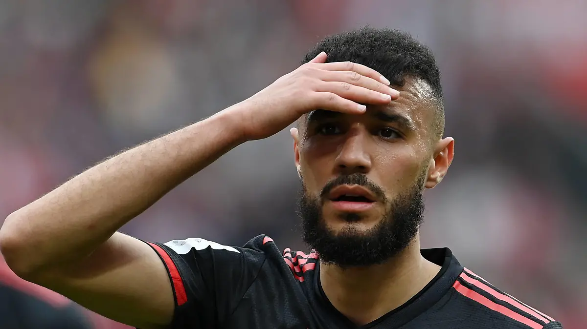 Noussair Mazraoui fotografiert beim Fußball Bundesliga Spiel Mainz 05 gegen den FC Bayern München am 22.4.2023. in Mainz. DFL/DFB REGULATIONS PROHIBIT ANY USE OF PHOTOGRAPHS as IMAGE SEQUENCES and/or QUASI-VIDEO *** Noussair Mazraoui photographed at the soccer Bundesliga match Mainz 05 against FC Bayern Munich on 22 4 2023 in Mainz DFL DFB REGULATES PROHIBIT ANY USE OF PHOTOGRAPHS as IMAGE SEQUENCES and or QUASI VIDEO
