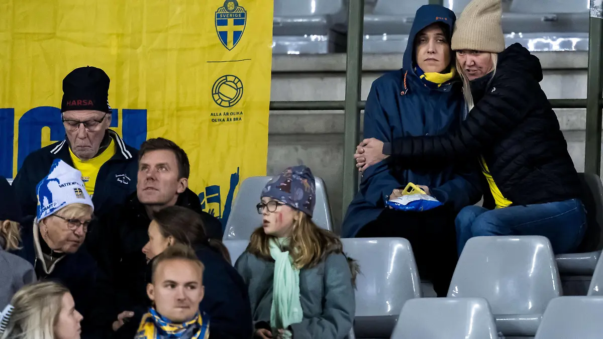 231016 Fans of Sweden in the stands during the UEFA EURO, EM, Europameisterschaft,Fussball Qualifier, EM, Europameisterschaft football match between Belgium and Sweden on October 16, 2023 in Brussels. Photo: Joel Marklund / BILDBYRAN / kod JM / JM0537 bbeng fotboll football soccer fotball em-kval uefa euro qualifier belgien belgium sverige sverige a sweden fan publik askadare supporter *** 231016 Fans of Sweden in the stands during the UEFA Euro Qualifier football match between Belgium and Sweden on October 16, 2023 in Brussels Photo Joel Marklund BILDBYRAN code JM JM0537 bbeng fotboll football soccer football em qualifier uefa euro qualifier belgium belgium sverige sverige sverige a sweden fan publik askadare supporter PUBLICATIONxNOTxINxSWExNORxAUT Copyright: JOELxMARKLUND BB231016JM063
