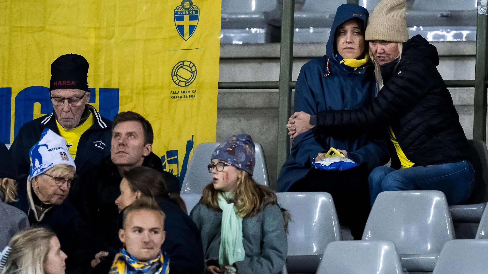 231016 Fans of Sweden in the stands during the UEFA EURO, EM, Europameisterschaft,Fussball Qualifier, EM, Europameisterschaft football match between Belgium and Sweden on October 16, 2023 in Brussels. Photo: Joel Marklund / BILDBYRAN / kod JM / JM0537 bbeng fotboll football soccer fotball em-kval uefa euro qualifier belgien belgium sverige sverige a sweden fan publik askadare supporter *** 231016 Fans of Sweden in the stands during the UEFA Euro Qualifier football match between Belgium and Sweden on October 16, 2023 in Brussels Photo Joel Marklund BILDBYRAN code JM JM0537 bbeng fotboll football soccer football em qualifier uefa euro qualifier belgium belgium sverige sverige sverige a sweden fan publik askadare supporter PUBLICATIONxNOTxINxSWExNORxAUT Copyright: JOELxMARKLUND BB231016JM063