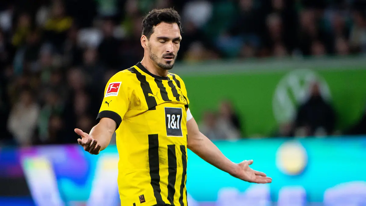 Mats Hummels Borussia Dortmund 15 aergert sich und ist unzufrieden, GER, VfL Wolfsburg vs. Borussia Dortmund, 1. Fussball Bundesliga, 14. Spieltag, Spielzeit 2022/2023, 08.11.2022 DFB/DFL regulations prohibit any use of photographs as image sequences and/or quasi-video GER, VfL Wolfsburg vs. Borussia Dortmund, 1. Fussball Bundesliga, 14. Spieltag, Spielzeit 2022/2023, 08.11.2022 Wolfsburg *** Mats Hummels Borussia Dortmund 15 aergert sich und ist unzufrieden GER, VfL Wolfsburg vs Borussia Dortmund, 1 Fussball Bundesliga, 14 Spieltag, Spielzeit 2022 2023, 08 11 2022 DFB DFL regulations prohibit any use of photographs as image sequences and or quasi video GER, VfL Wolfsburg vs Borussia Dortmund, 1 Fussball Bundesliga, 14 Spieltag, Spielzeit 2022 2023, 08 11 2022 Wolfsburg Copyright: xEibner/Memmlerx EP_MMR