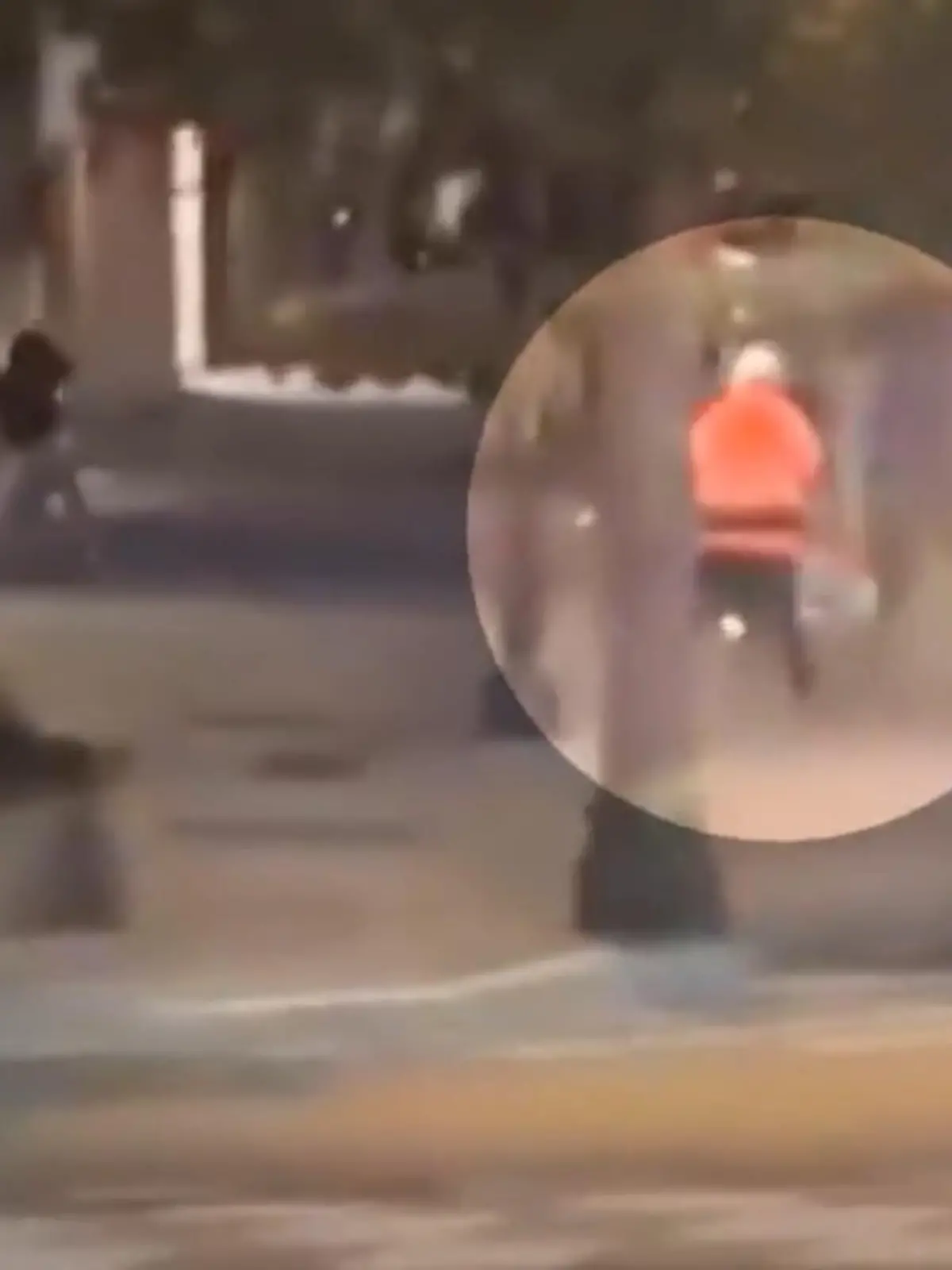 Es war womöglich ein Terrorangriff: Nach den tödlichen Schüssen auf zwei Schweden in Brüssel ist der mutmaßliche Attentäter weiter auf der Flucht. Es solle sich um einen Mann tunesischer Herkunft handeln, der sich illegal in Belgien aufgehalten habe, sagte Belgiens Premierminister Alexander De Croo am frühen Dienstagmorgen.