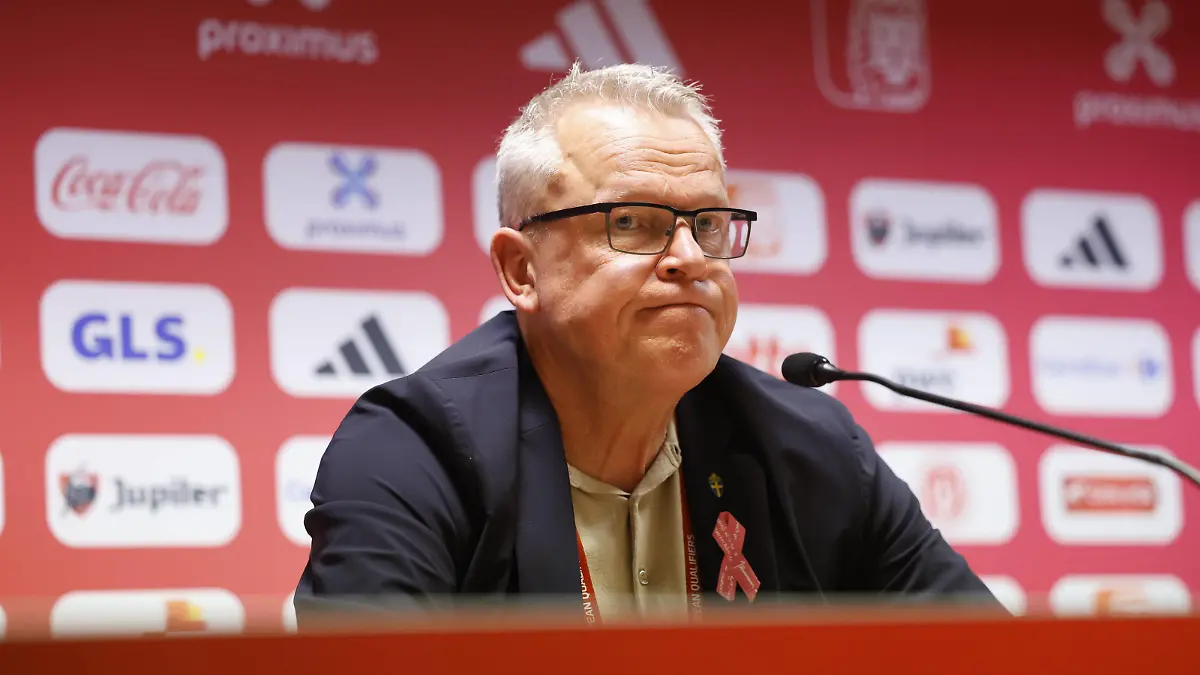 BRYSSEL 20231016 Förbundskapten Janne Andersson under en pressträff efter den avbrutna EM-kvalmatchen i fotboll mellan Belgien och Sverige pa Kung Baudouin-stadion i Bryssel, Belgien. Matchen har avbrutits efter att tva svenskar har skjutits till döds i ett misstänkt terrordad i centrala Bryssel en timme innnan avspark. Bryssel Belgien x10430x *** BRUSSELS 20231016 National team manager Janne Andersson during a press conference after the canceled European football qualifying match between Belgium and Sweden at the King Baudouin stadium in Brussels, Belgium The match has been canceled after two Swedes were shot dead in a suspected terrorist attack in central Brussels an hour before kick-off Brussels Belgium x10430x PUBLICATIONxNOTxINxDENxNORxSWExFIN Copyright: xChristinexOlsson/TTx EM-KVAL BELGIEN-SVERIGE