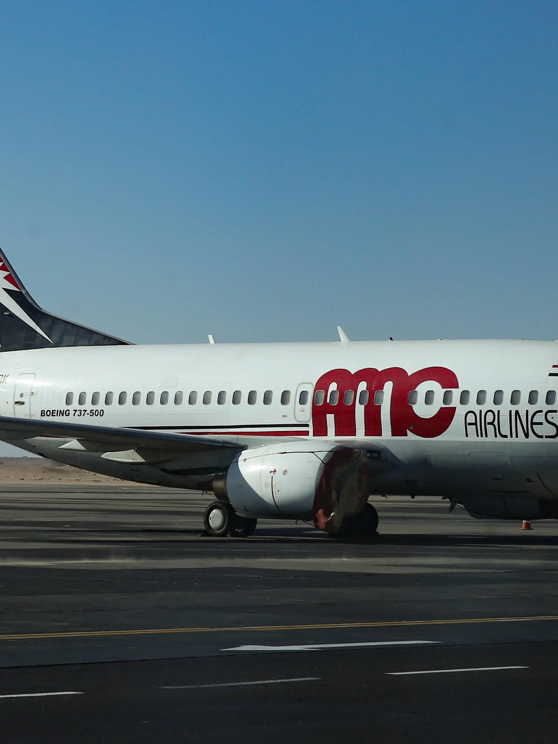 Symbolfoto, Urlaub, Reise, Ägypten Urlaub, Sahl Hasheesh: Eine Oase vor Hurghada, flughafen hurghada, Flugzeug, amc airlines, Boeing 737-500, *** Symbol photo, vacation, travel, Egypt vacation, Sahl Hasheesh An oasis before Hurghada, airport hurghada, airplane, amc airlines, Boeing 737 500, 