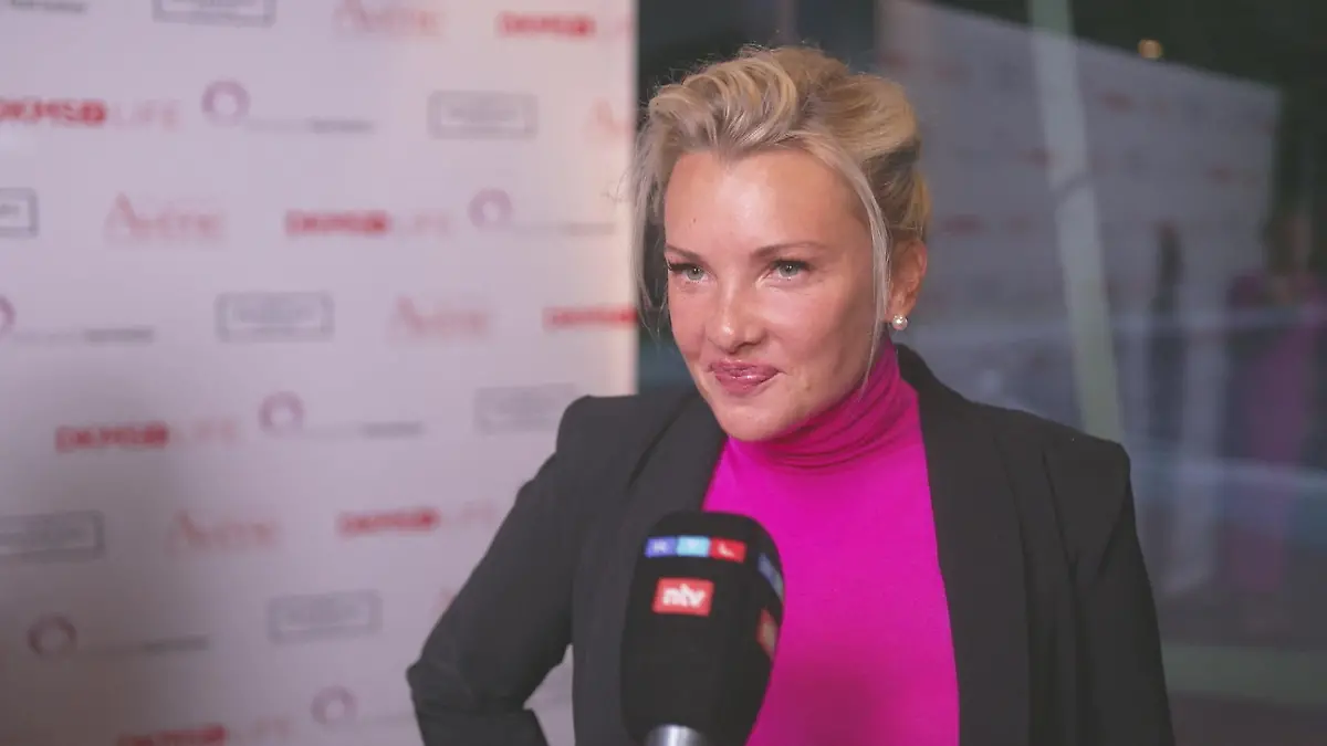 Warum Evelyn oben ohne aufschlägt Burdecki im Stressi!