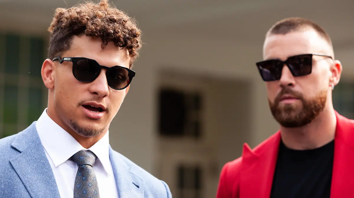 2023 Super Bowl champion Kansas City Chiefs visit White House Kansas City Chiefs quarterback Patrick Mahomes left and tight end Travis Kelce speak to reporters following a White House celebration of the teams 2023 Super Bowl championship. In a long-standing White House tradition, President Joe Biden is hosting championship-winning teams in collegiate and professional sports. Washington DC United States PUBLICATIONxNOTxINxFRA Copyright: xAllisonxBaileyx originalFilename:bailey-2023supe230605_npjov.jpg