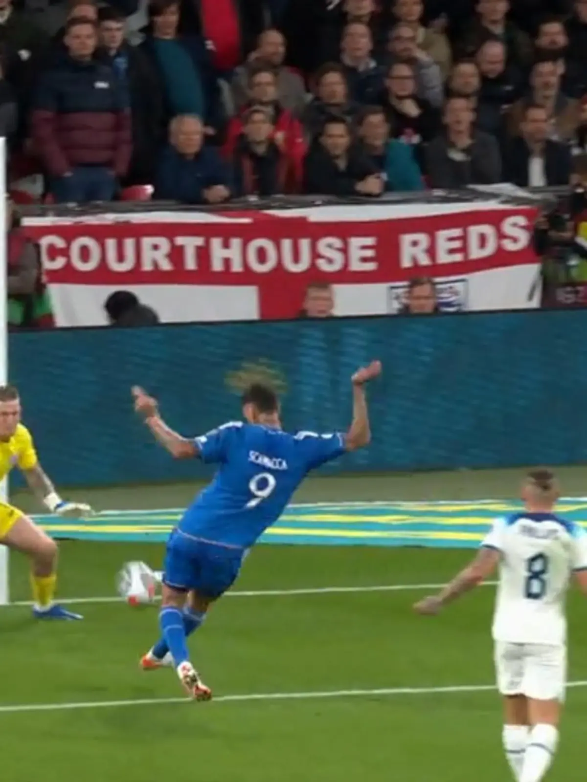 Bild zu: "Italien schenkt England frühes 1:0 ein"
