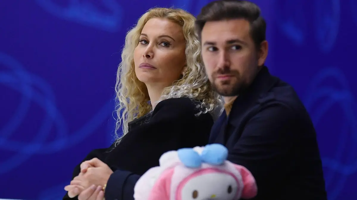Russia Figure skating, Eiskunstlauf Grand Prix Women 8311647 05.11.2022 Coaches Eteri Tutberidze and Daniil Gleikhengauz wait before the performance of Kamila Valieva in the women s short program during the Grand Prix of Russia - Idel event, the 3rd stage of Russian Figure Skating Cup, at Sports Palace, in Kazan, Russia s Republic of Tatarstan. Maksim Bogodvid / Sputnik Kazan Republic of Tatarstan Russia PUBLICATIONxINxGERxSUIxAUTxONLY Copyright: xMaksimxBogodvidx
