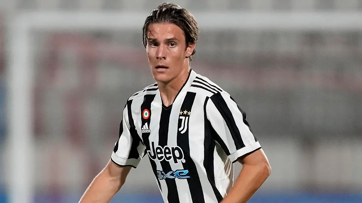 FILE - Juventus' Nicolo Fagioli controls the ball during the 'Berlusconi trophy' soccer match between Monza and Juventus in Monza, near Milan, Italy, Saturday, July 31, 2021. A Lawyer for Juventus midfielder Nicolò Fagioli acknowledged Wednesday, Oct. 11, 2023, that the player is being investigated by prosecutors in Turin for betting online via unauthorized websites. (AP Photo/Antonio Calanni, File)