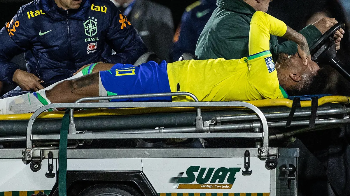 Fußball, WM Quali, Uruguay - Brasilien Uruguay x Brazil Neymar injured during the game against Uruguay at Centenario stadium, in Montevideo, Uruguay, today october 17, 2023. Copyright: xx _J4I5370
