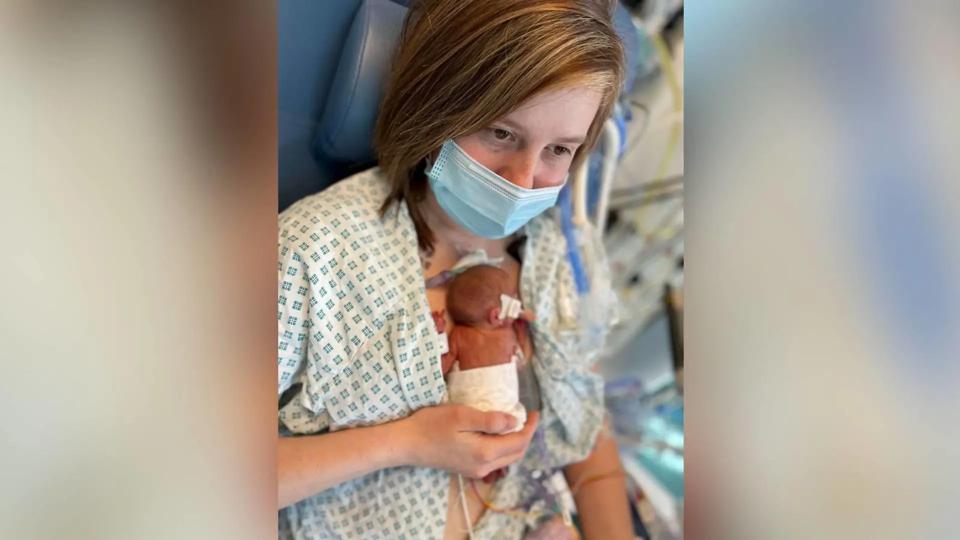 Baby Isla und Lauren Omster (27).