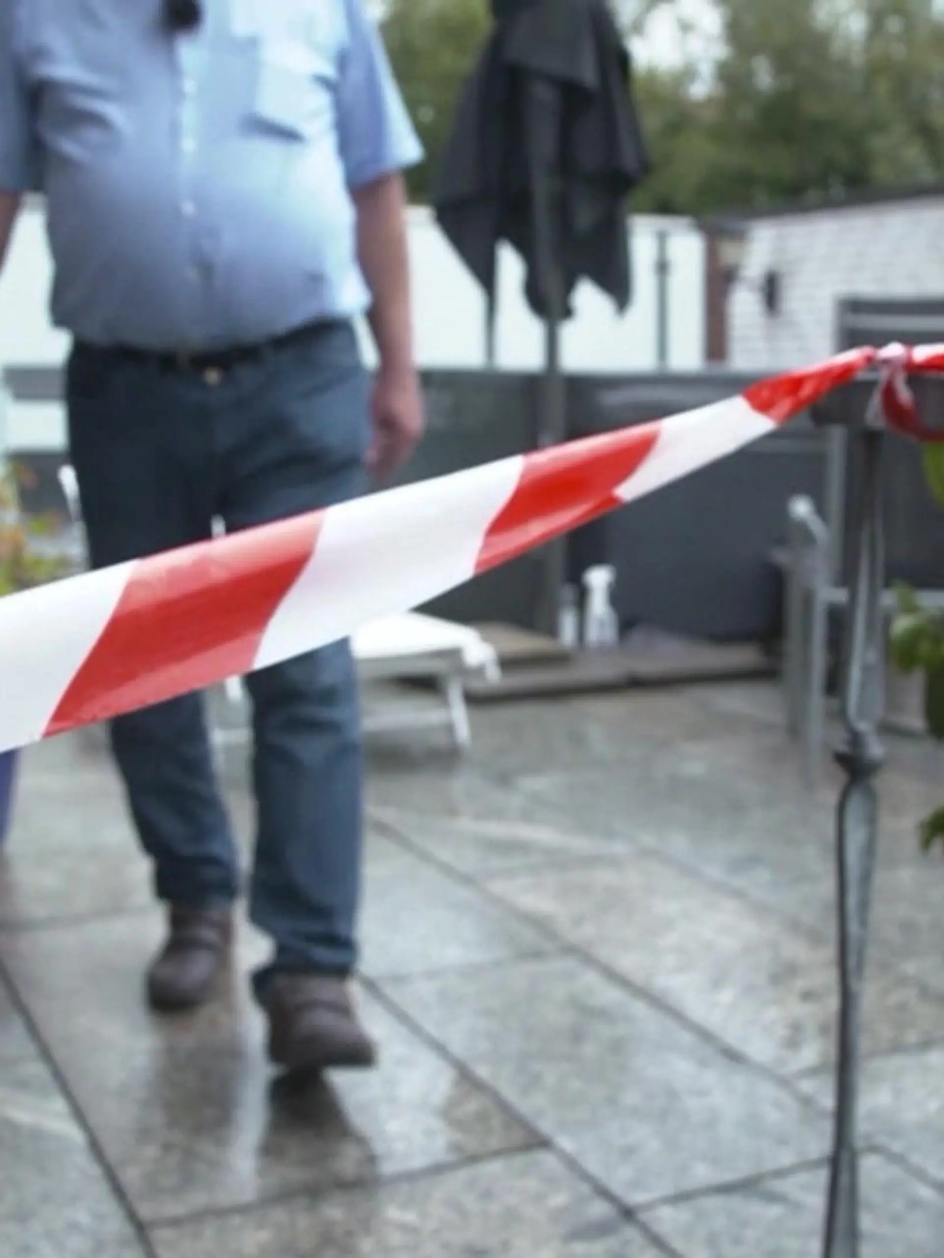 Weil er seinen Garten ohne Genehmigung aufschütten ließ, droht dieser laut der Stadt Recklinghausen auf einer Seite abzurutschen. Kurzerhand wird Jörg Knoblauch untersagt, seinen Garten zu betreten – das Verbot jedoch gilt nur für ihn.