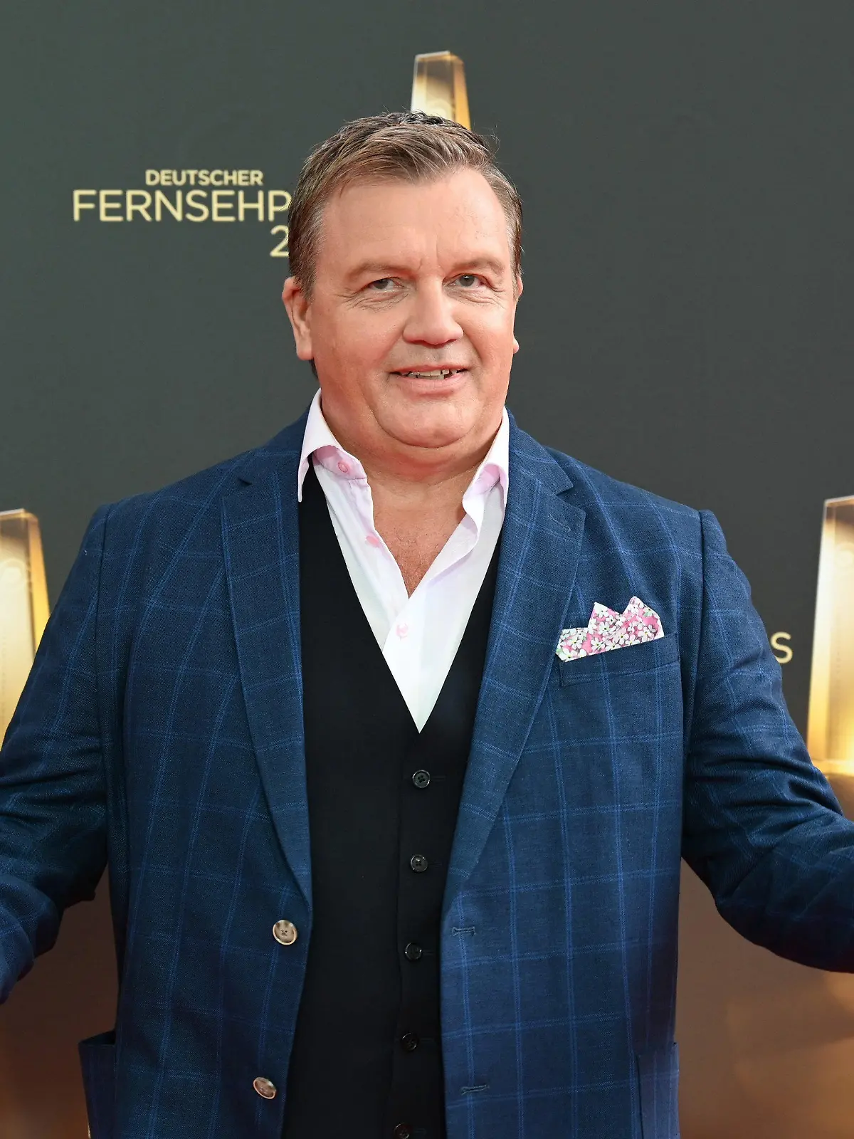 ARCHIV - 16.09.2021, Nordrhein-Westfalen, Köln: Hape Kerkeling, Entertainer, Bestsellerautor und Komiker, kommt zur Verleihung des Deutschen Fernsehpreises 2021. (zu dpa «Hape Kerkeling: «Dieses Land hat ein gewaltiges Problem») Foto: Henning Kaiser/dpa +++ dpa-Bildfunk +++