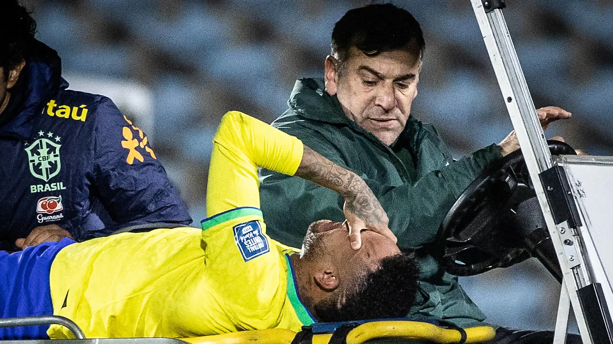 Fußball, WM Quali, Uruguay - Brasilien Uruguay x Brazil Neymar injured during the game against Uruguay at Centenario stadium, in Montevideo, Uruguay, today october 17, 2023. Copyright: xx _J4I5366