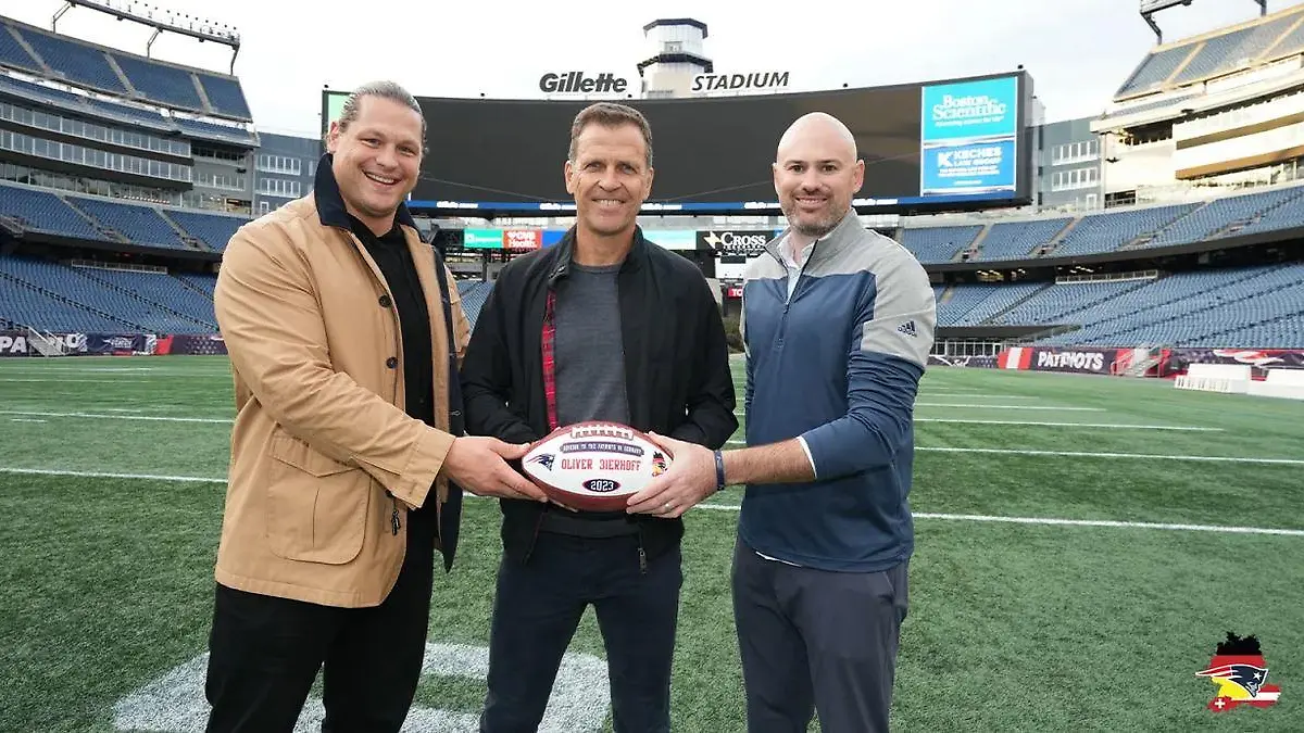 Oliver Bierhoff (M) wird Berater der New England Patriots.