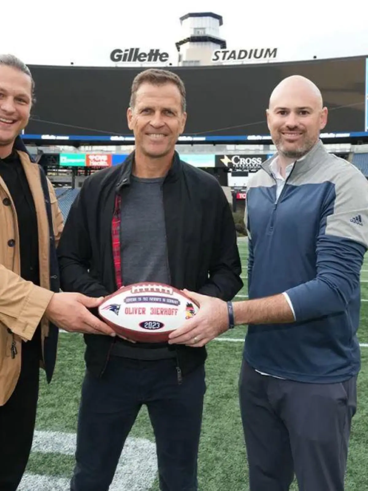 Oliver Bierhoff (M) wird Berater der New England Patriots.