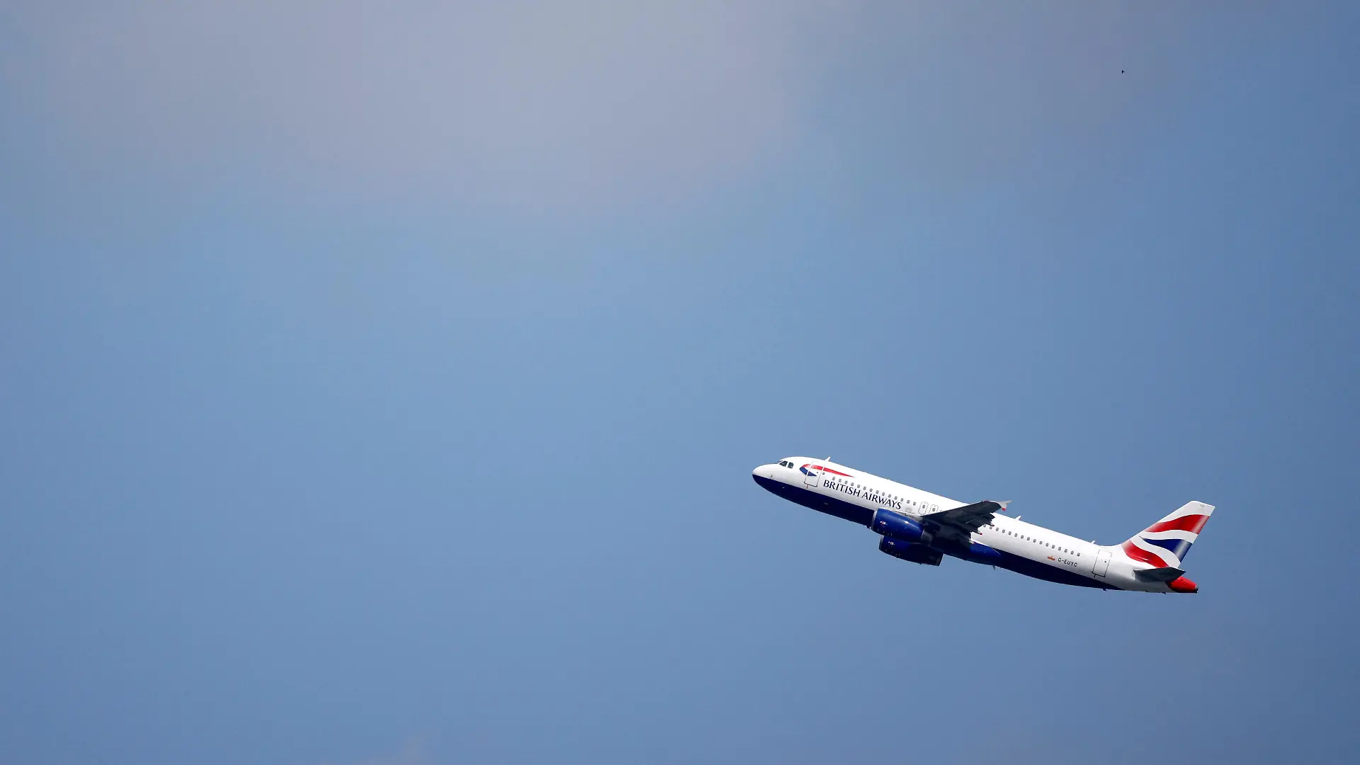 FILE PHOTO: British Airways Airbus A320 aircraft takes off from Heathrow Airport in London, Britain, May 17, 2021. REUTERS/John Sibley/File Photo