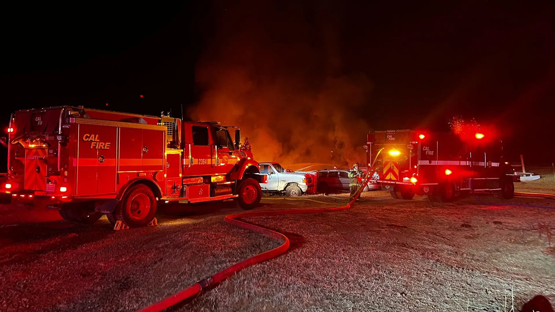 Die Polizei löschte die Flammen, nachdem ein Meteorit in ein Haus eingeschlagen haben soll.