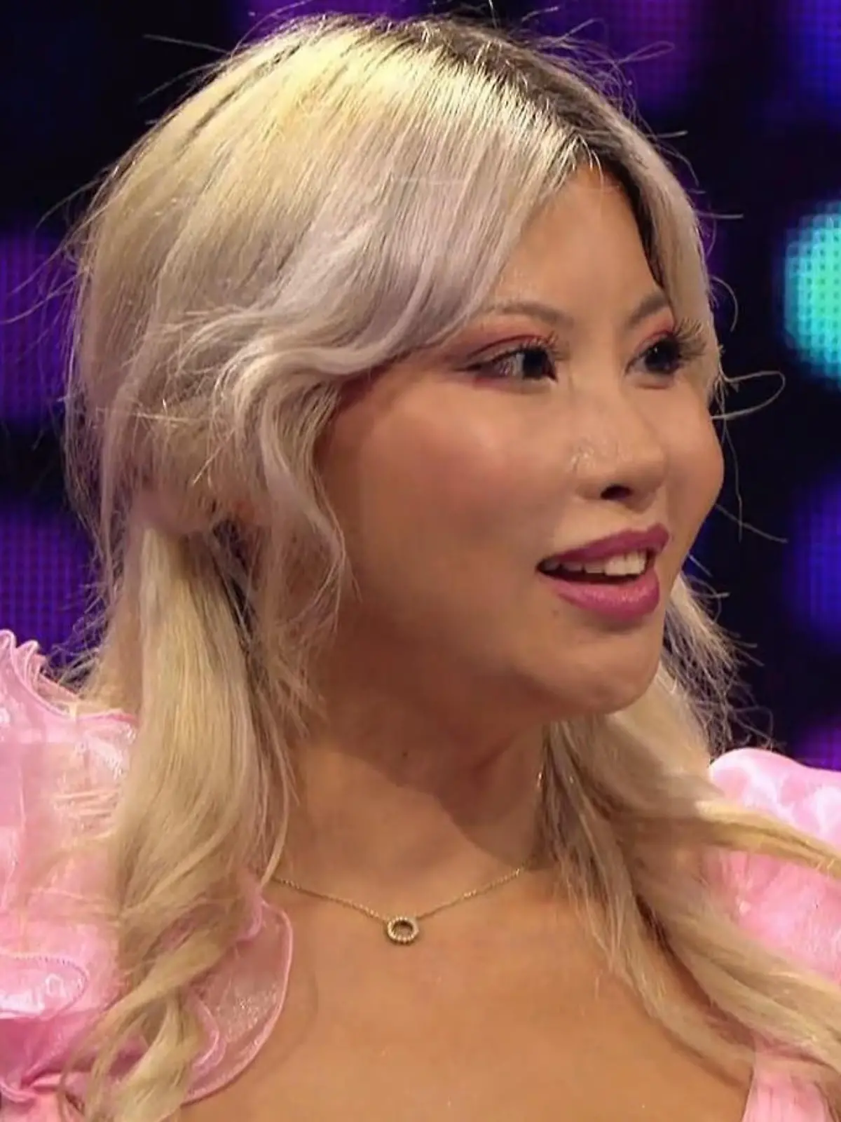 „Take Me Out“-Single-Lady Lily ist eine echte "Miss China" und sieht nicht nur wunderschön aus, sondern hat auch noch richtig was auf dem Kasten!