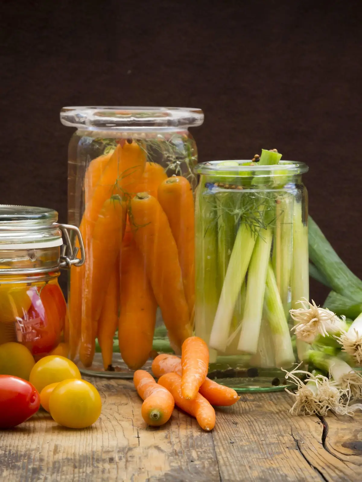 Pickled spring onions and fermented carrots in glasses PUBLICATIONxINxGERxSUIxAUTxHUNxONLY LVF005254

Pickled Spring Onions and fermented carrots in Glasses PUBLICATIONxINxGERxSUIxAUTxHUNxONLY LVF005254  