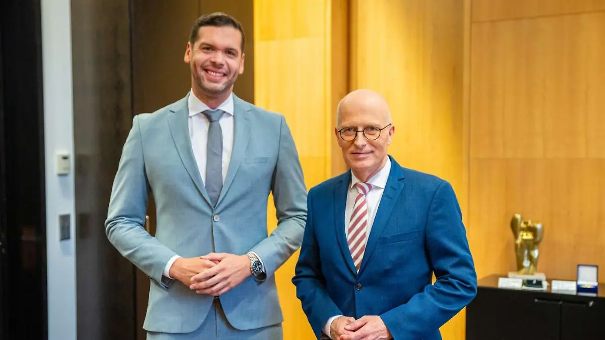 RTL Nord-Moderator Alexander Müschen traf Peter Tschentscher im Bundesratsgebäude in Berlin.