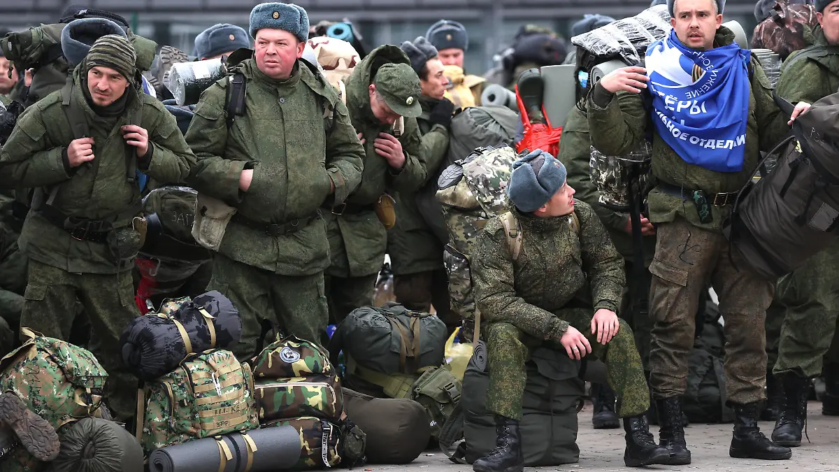 Russland, Verabschiedung von Rekruten in Kasan RUSSIA, KAZAN - OCTOBER 23, 2022: Mobilized Russian citizens are seen at an assembly station at the Kazan Expo International Exhibition Center ahead of departing for the zone of Russia s special military operation. Russian President Vladimir Putin signed a decree on partial military mobilization in Russia on September 21. Yegor Aleyev/TASS PUBLICATIONxINxGERxAUTxONLY 55508728