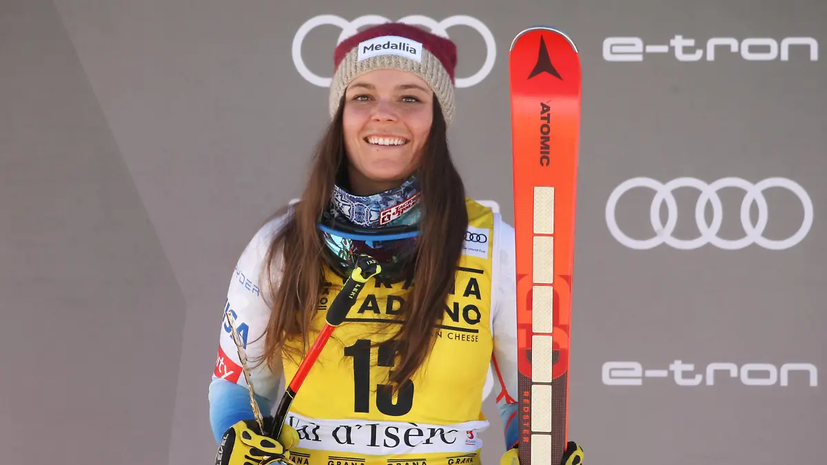  ALPINE SKIING - FIS WC Val d Isere VAL D ISERE,FRANCE,18.DEC.21 - ALPINE SKIING - FIS World Cup, downhill, ladies, award ceremony. Image shows Breezy Johnson USA. PUBLICATIONxNOTxINxAUTxSUIxSWE GEPAxpictures/xMathiasxMandl