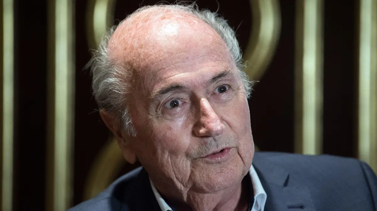 ARCHIV - 21.06.2018, Russland, Moskau: Der ehemalige FIFA-Präsident Joseph Blatter bei spricht einem Interview. Der Fußball-Weltverband FIFA hat Strafanzeige gegen seinen früheren Präsidenten gestellt. Im Kern geht es um mutmaßliche Straftaten bei der Finanzierung des FIFA-Museums in Zürich, das jährlich hohe Verluste meldet. Foto: Federico Gambarini/dpa +++ dpa-Bildfunk +++