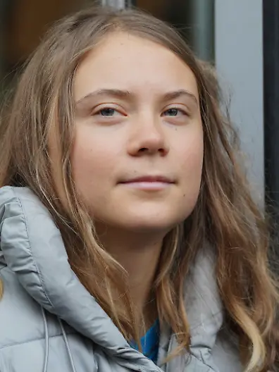 ARCHIV - 19.10.2023, Großbritannien, London: Die Klimaaktivistin Greta Thunberg demonstriert gemeinsam mit Demonstranten von Fossil Free London vor den Büros von J.P. Morgan in Canary Wharf, um den Gipfel des Energy Intelligence Forum (EIF) zu stören. Die schwedische Umweltaktivistin Thunberg hat an diesem Freitag statt zu einem Streik fürs Klima zu einem Streik für Solidarität mit den Palästinensern aufgerufen. (zu dpa "Thunbergs Aufruf zu Solidarität mit Palästinensern sorgt für Empörung") Foto: Lucy North/PA Wire/dpa +++ dpa-Bildfunk +++