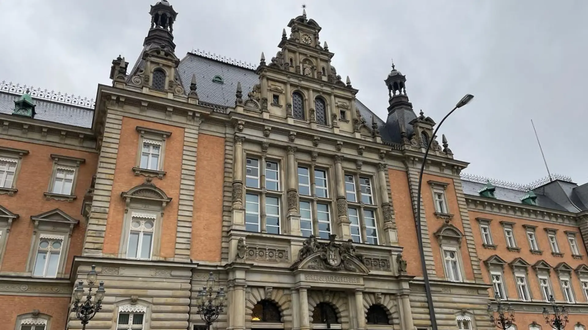 Prozessauftakt am Landgericht Hamburg.