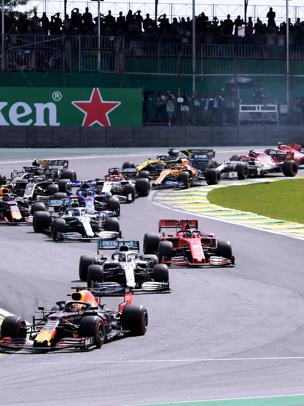 VERSTAPPEN Max F1 Team Red Bull vor Hamilton Lewis und Vettel Sebastian Start F1 GP Brazil 2019 Sao Paulo *** STAPP Max F1 Team Red Bull ahead of Hamilton Lewis and Vettel Sebastian Start F1 GP Brazil 2019 Sao Paulo PUBLICATIONxINxGERxSUIxAUTxHUNxSWExNORxDENxFINxONLY 