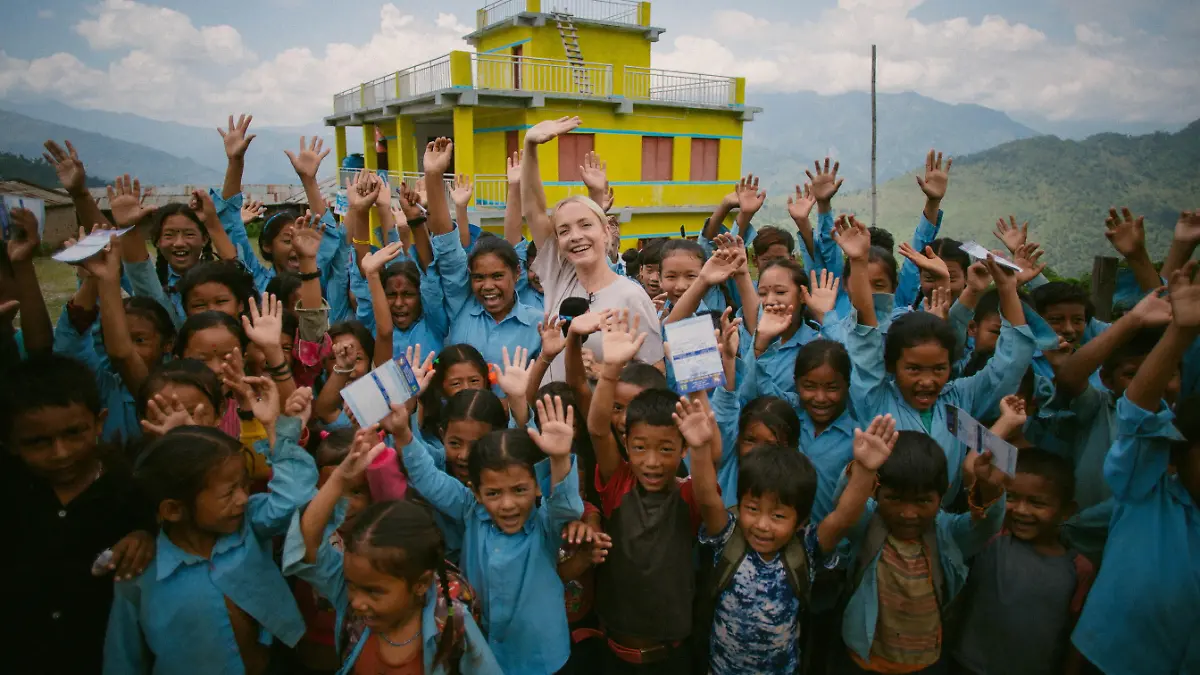 Projektpatin Janin Ullmann besucht gemeinsam mit Mansiha die "Bhasa Secondary School". 

Achtung: Bei Veröffentlichung müssen "RTL-Spendenmarathon", bzw. "Stiftung RTL - Wir helfen Kindern" erwähnt werden!!  Die Verwendung des sendungsbezogenen Materials ist nur mit dem Hinweis und Verlinkung auf RTL+ gestattet.