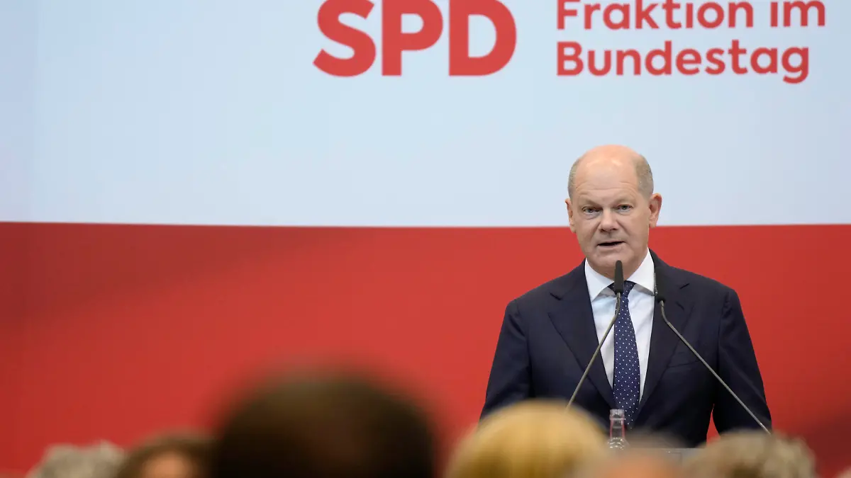 Wirtschaftskonferenz der SPD-Bundestagsfraktion mit Olaf Scholz Bundeskanzler Olaf Scholz bei seiner Keynote auf der SPD Witschschaftskonferenz der SPD Bundestagsfraktion, Berlin , 11.10.2023 *** Economic Conference of the SPD Parliamentary Group with Olaf Scholz Federal Chancellor Olaf Scholz during his keynote speech at the SPD Economic Conference of the SPD Parliamentary Group, Berlin , 11 10 2023