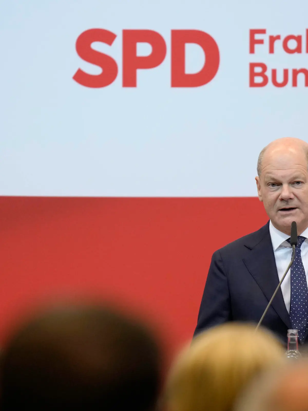 Wirtschaftskonferenz der SPD-Bundestagsfraktion mit Olaf Scholz Bundeskanzler Olaf Scholz bei seiner Keynote auf der SPD Witschschaftskonferenz der SPD Bundestagsfraktion, Berlin , 11.10.2023 *** Economic Conference of the SPD Parliamentary Group with Olaf Scholz Federal Chancellor Olaf Scholz during his keynote speech at the SPD Economic Conference of the SPD Parliamentary Group, Berlin , 11 10 2023