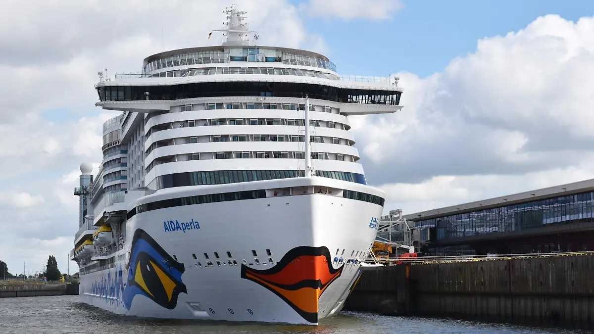 Kreuzfahrtschiff Aida perla im Hamburger Hafen, Deutschland, Europa