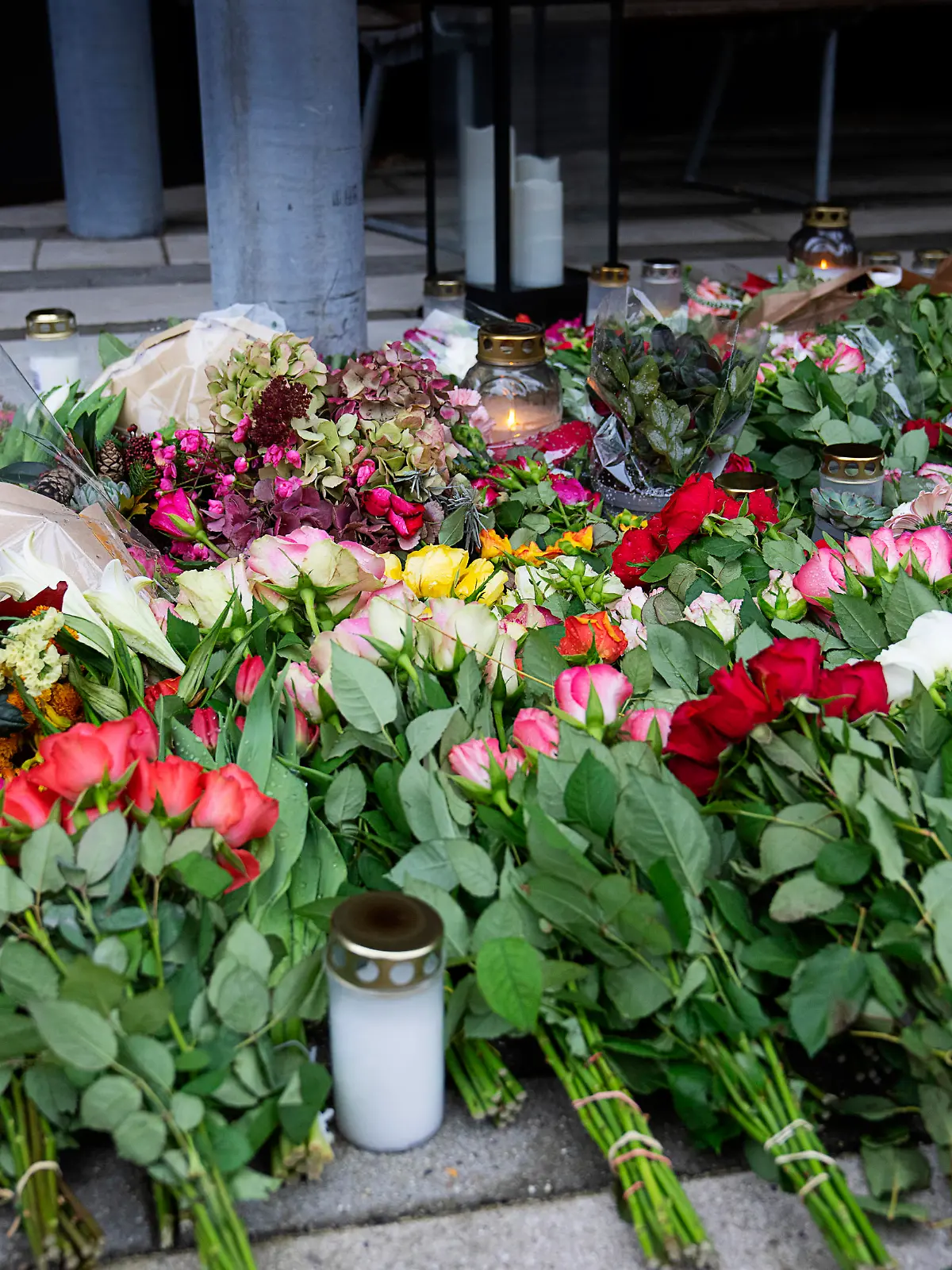 Flowers and candles in memory of murdered 37-year-old pregnant woman, in front of Plejecenter Samsoevej in Holbaek, Sunday 6 November 2022. The murdered pregnant woman, who is an Afghan citizen, was employed at Plejecenter Samsoevej. The doctors managed to deliver the unborn baby boy, who according to the circumstances is doing well. (Photo: Claus Bech/Scanpix 2022)