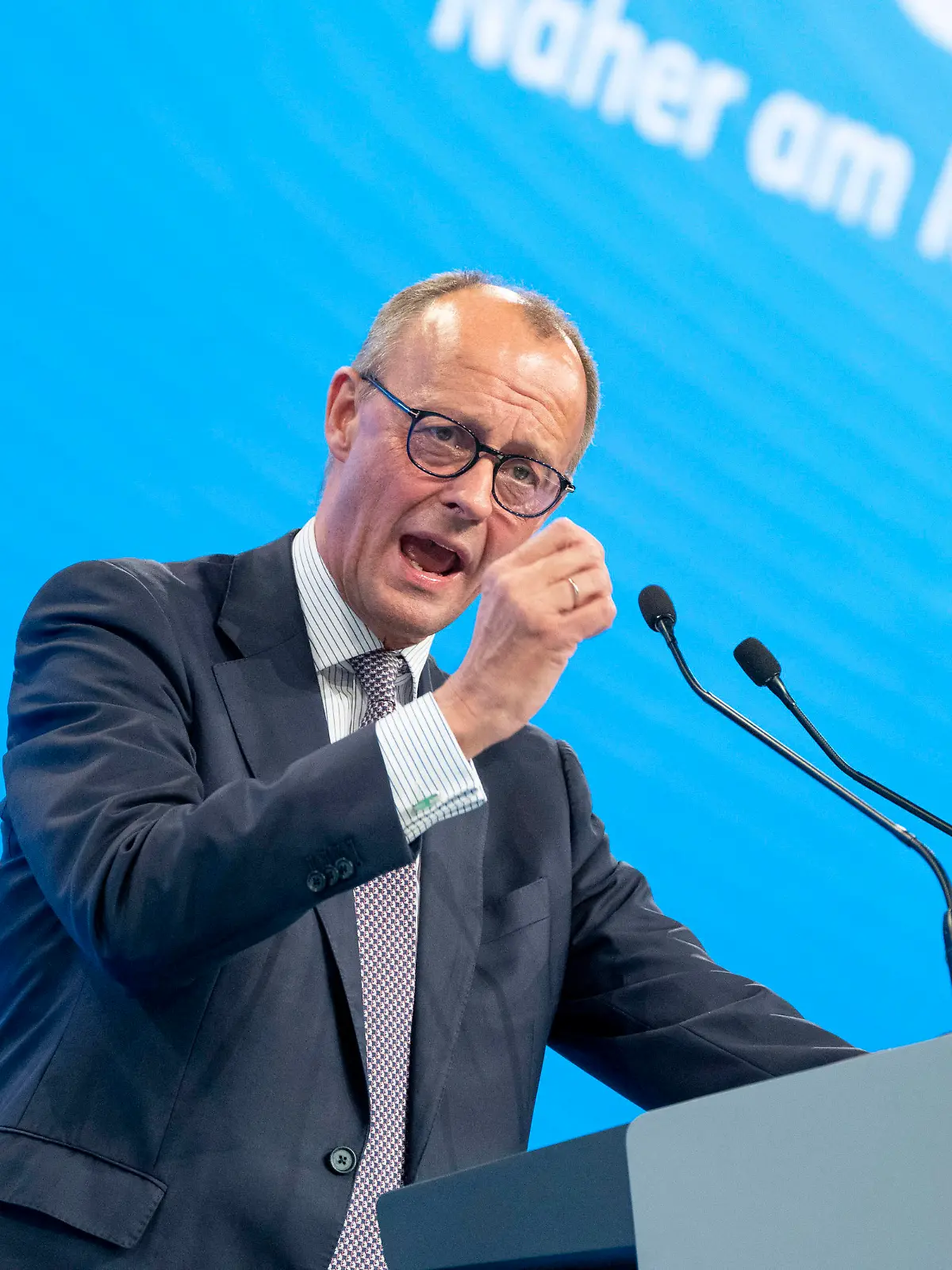 Parteitag der CSU 2022 in Augsburg Friedrich Merz, Parteivorsitzender der CDU, während seiner Gast vor dem Parteitag der CSU -Parteitag der CSU 2022 in Augsburg Friedrich Merz, Parteivorsitzender der CDU, während seiner Gast vor dem Parteitag der CSU -, Augsburg Bayern Deutschland Messe *** Party Congress of the CSU 2022 in Augsburg Friedrich Merz, party leader of the CDU, during his guest before the party congress of the CSU Party Congress of the CSU 2022 in Augsburg Friedrich Merz, party leader of the CDU, during his guest before the party congress of the CSU , Augsburg Bavaria Germany Fair 