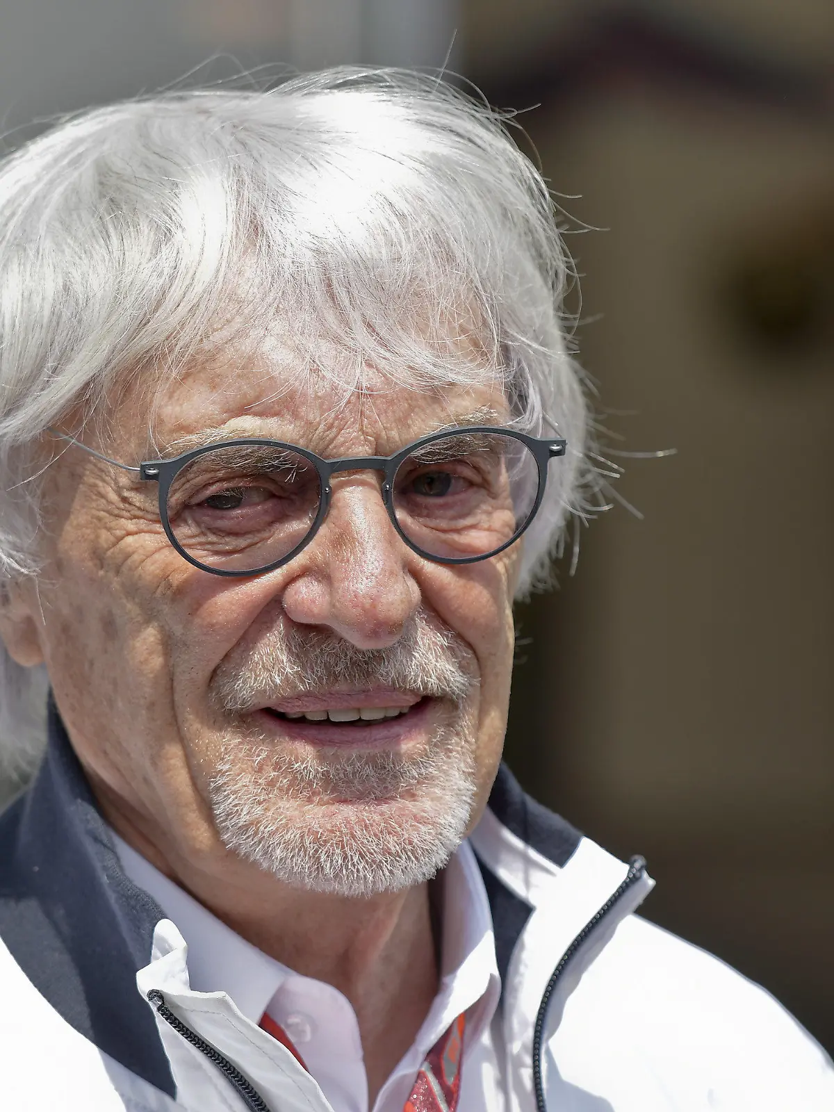 ARCHIV - 30.06.2018, Österreich, Spielberg: Motorsport, Formel-1-Weltmeisterschaft, Grand Prix von Österreich, 3. Freies Training: Bernie Ecclestone, der ehemalige Geschäftsführer der Formel 1, kommt zum Training vor dem Rennen. Im Wirbel um Mick Schumachers Zukunft beim Haas-Team bedauert der frühere Formel-1-Chef  das Fehlen von Vater Michael an der Seite des Rennfahrers.      (zu dpa: «Ecclestone: Vater Michael würde Mick Schumacher «sehr helfen») Foto: Herbert Neubauer/APA/dpa +++ dpa-Bildfunk +++