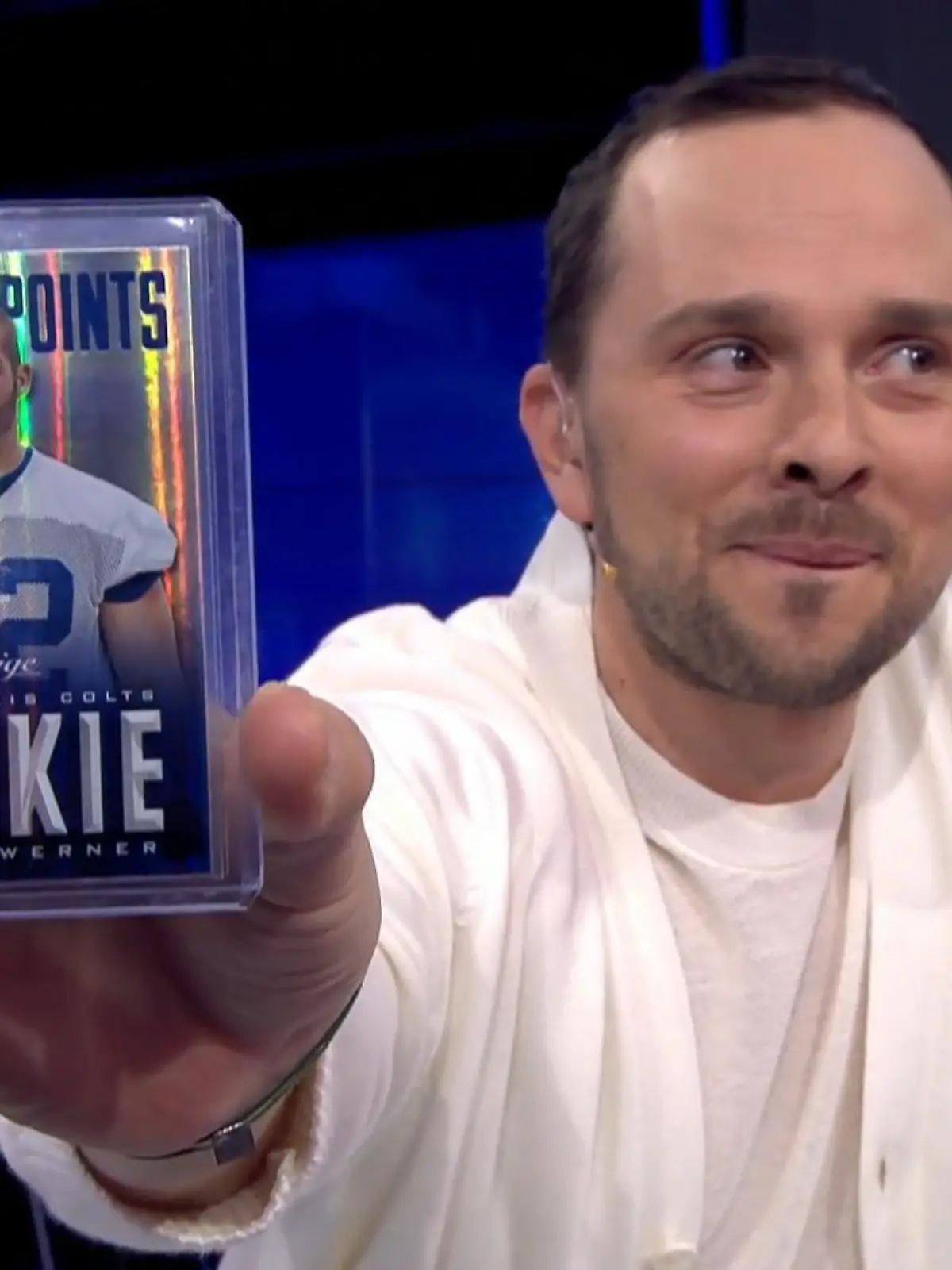 Bei RTL ist kein Geheimnis sicher!

Die Sendung hat noch nicht einmal richtig begonnen und schon wird Björn Werner die Schamesröte ins Gesicht getrieben. Der Grund: Seine NFL-Rookie-Karte
