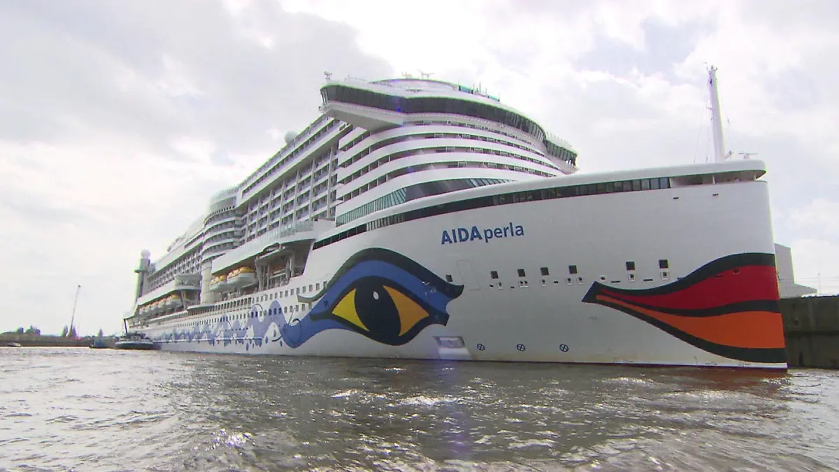 Kaum mehr Hoffnung: Ein Crew-Mitglied des Kreuzfahrtschiffs Aida Perla gilt seit Sonntagmorgen (22. Oktober 2023) als vermisst. Eine Suchaktion nach dem Mann im Ärmelkanal blieb ohne Erfolg (Archivfoto).