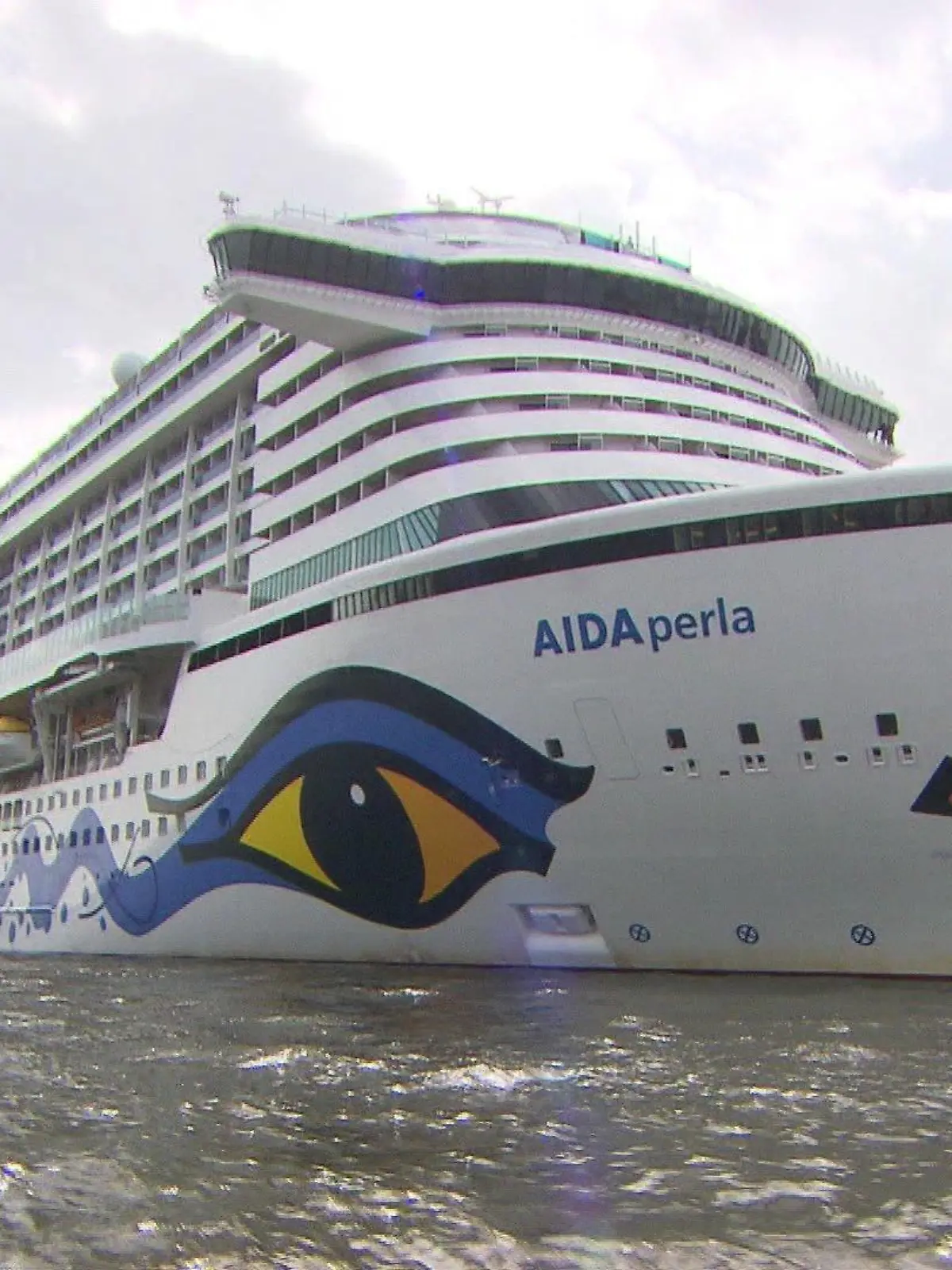 Kaum mehr Hoffnung: Ein Crew-Mitglied des Kreuzfahrtschiffs Aida Perla gilt seit Sonntagmorgen (22. Oktober 2023) als vermisst. Eine Suchaktion nach dem Mann im Ärmelkanal blieb ohne Erfolg (Archivfoto).