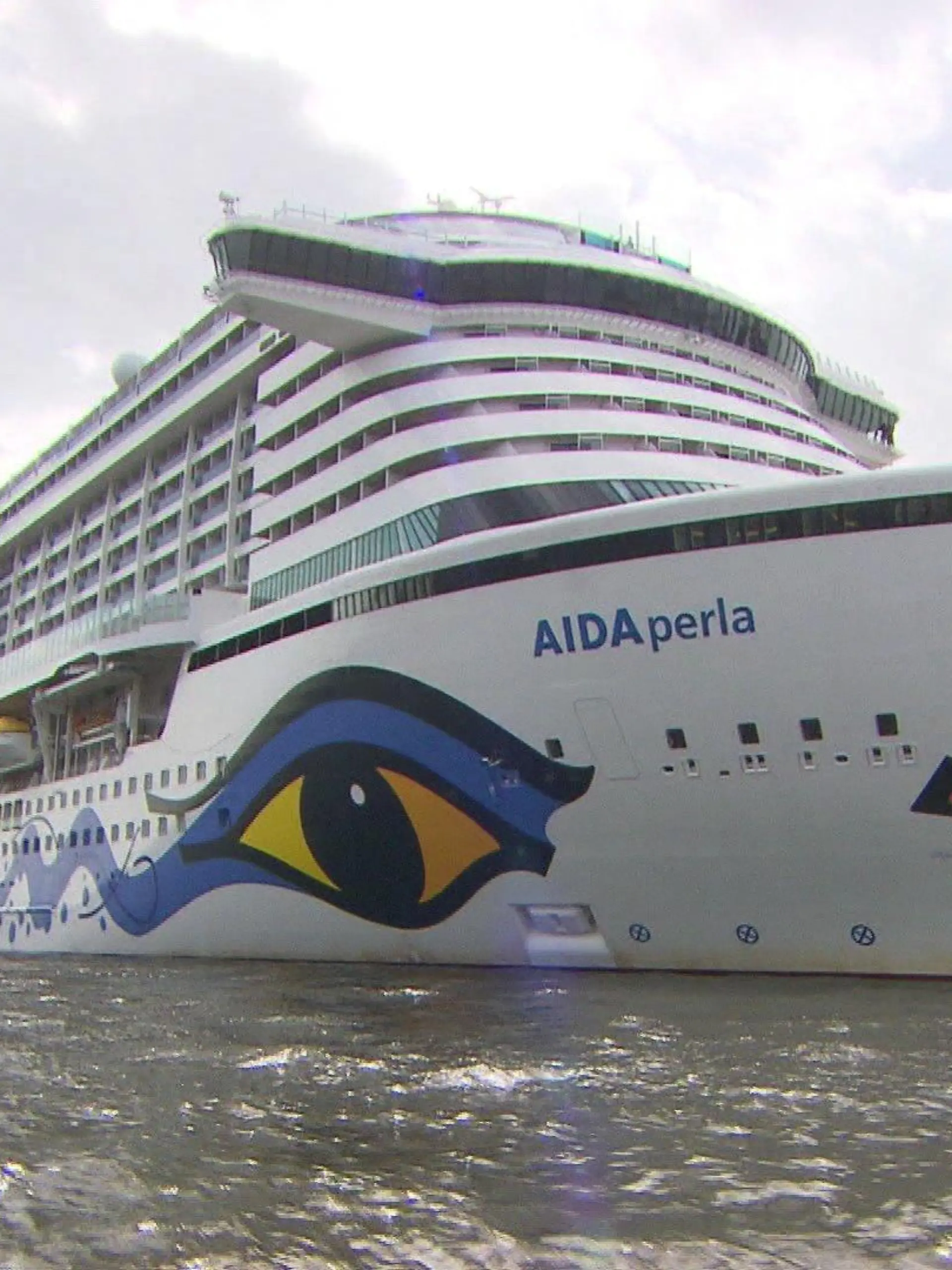 Kaum mehr Hoffnung: Ein Crew-Mitglied des Kreuzfahrtschiffs Aida Perla gilt seit Sonntagmorgen (22. Oktober 2023) als vermisst. Eine Suchaktion nach dem Mann im Ärmelkanal blieb ohne Erfolg (Archivfoto).