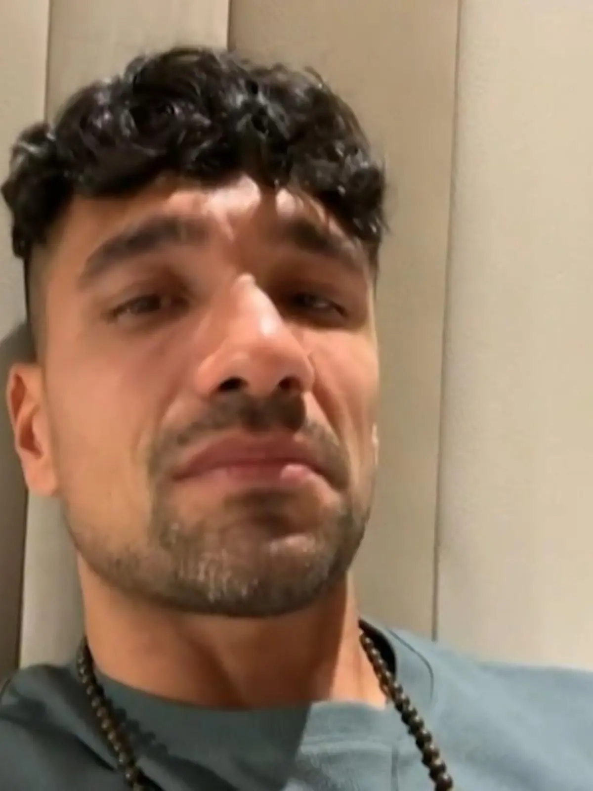 „Wenn du dich dafür nicht freuen kannst, dann verpiss dich!“ Es sind überraschende Worte, die Julian Zietlow (38) seiner Ex Kate Kolosovskaia (25) an den Kopf wirft, schließlich hatte er sie einst als „spirituelle Ehefrau“ bezeichnet. Monatelang waren die beiden mit ihrer umstrittenen Liebe in den Schlagzeilen. Ende September dann das plötzliche Liebes-Aus. Nun gab es endlich auch von ihm das groß angekündigte Trennungs-Statement – sehen Sie im Video!