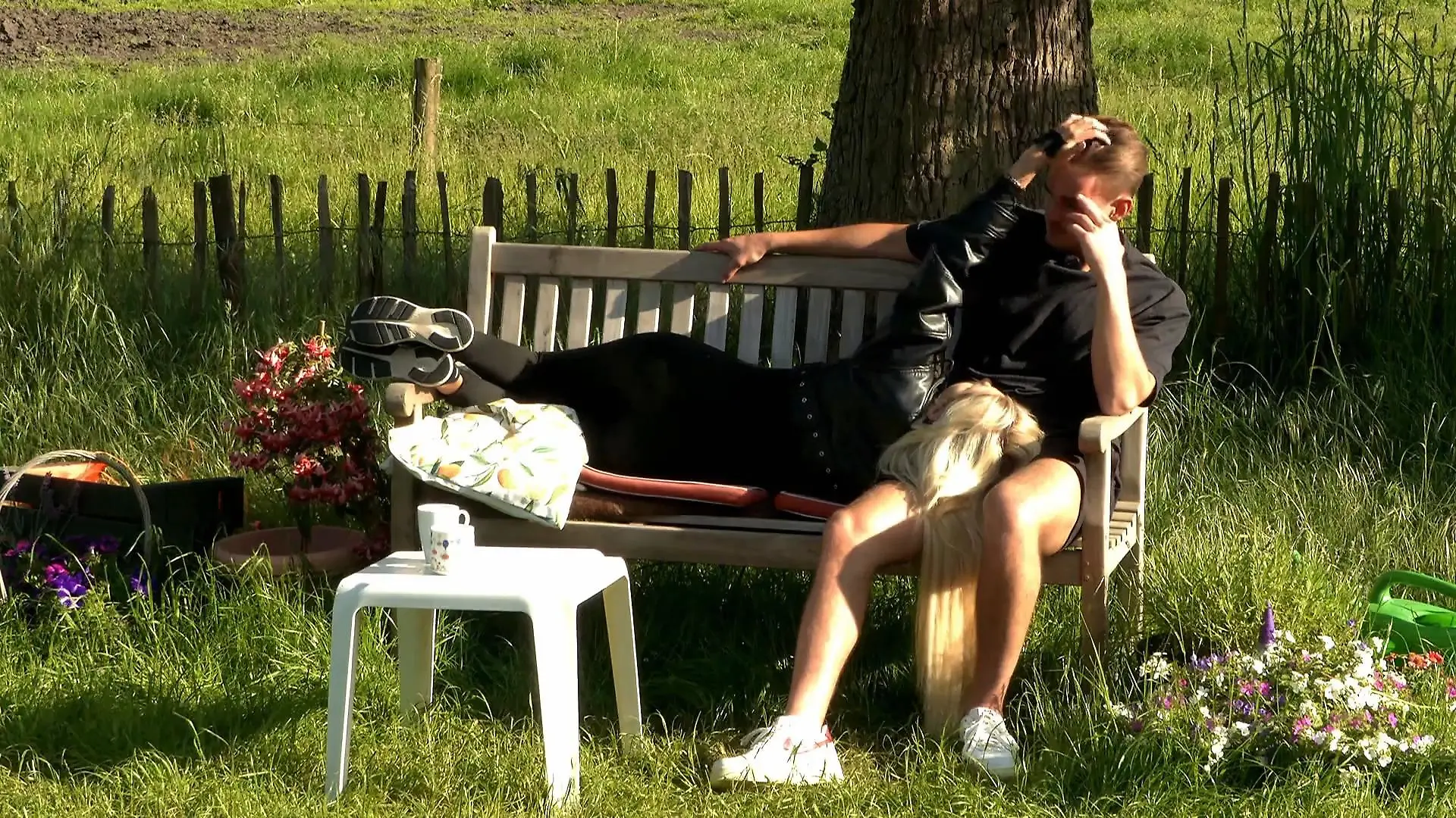 Can Kaplan weint im Sommerhaus vor Walentina Doronina Zu viel des Guten