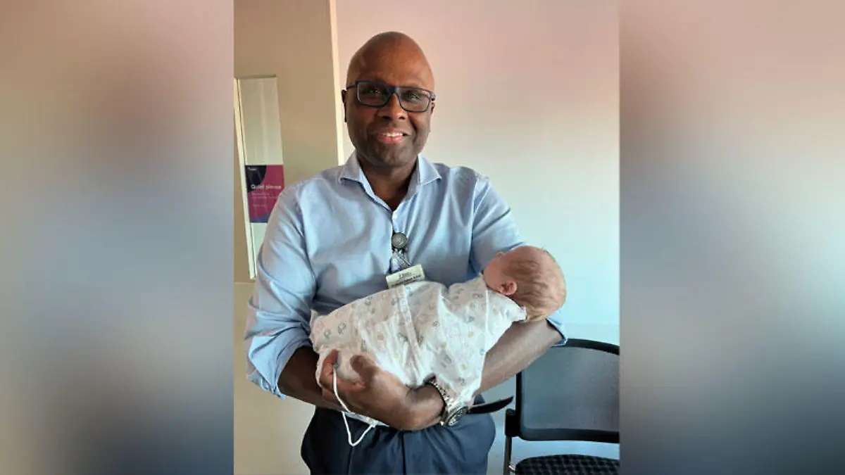 Professor Sailesh Kumar leitete die sechsstündige Operation, die Baby Saylor das Leben rettete.