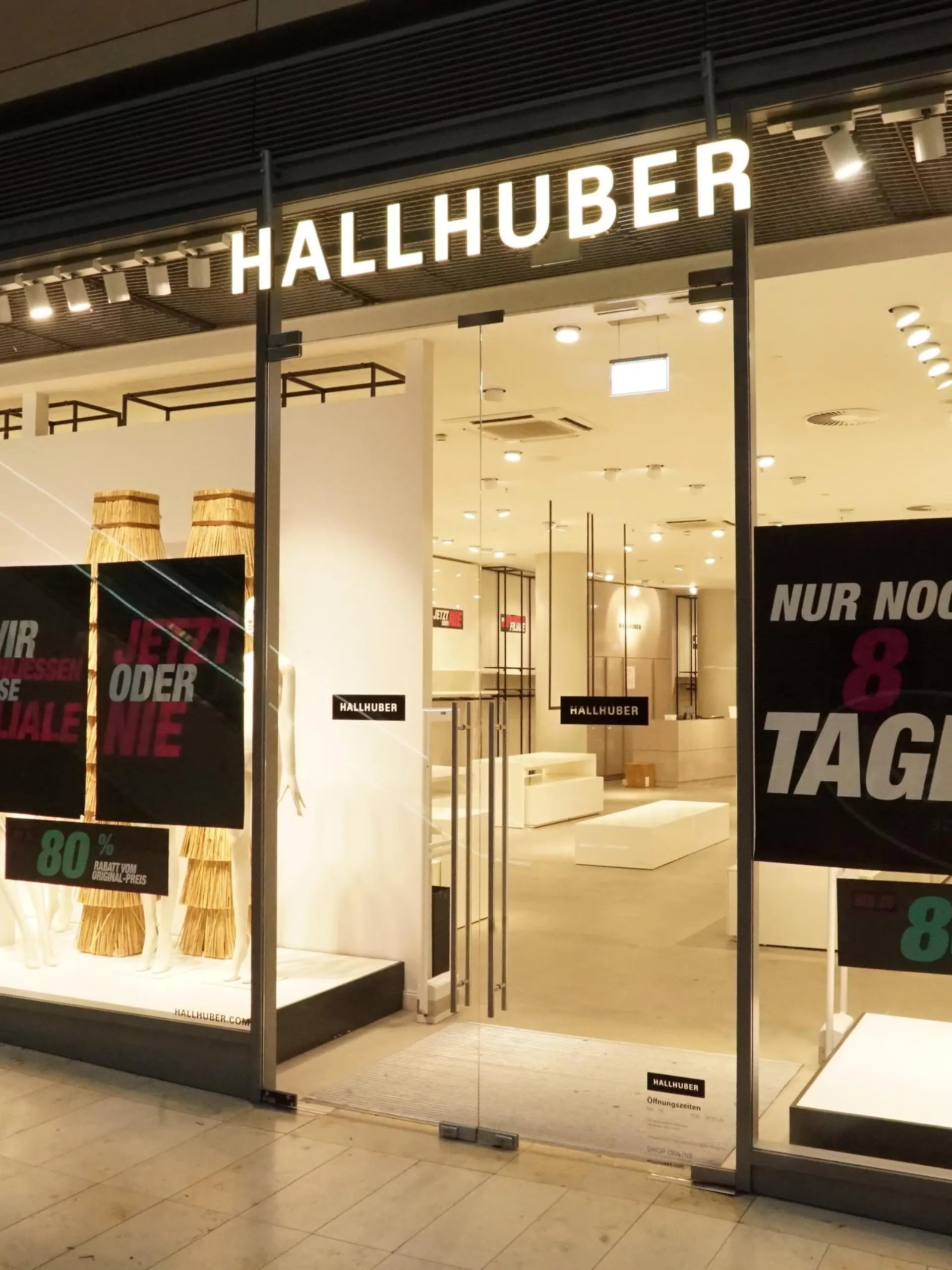 Modekette Hallhuber schließt nach Insolvenz alle Filialen / 201023
