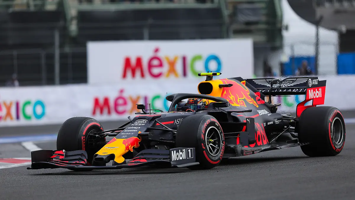 26.10.2019, Mexiko, Ciudad De México: Motorsport: Formel-1-Weltmeisterschaft, Grand Prix von Mexiko, 1. Freies Training auf der Rennstrecke Autodromo Hermanos Rodriguez. Der niederländische Red Bull-Fahrer Max Verstappen fährt mit seinem Wagen auf der Strecke. Foto: Isaías Hernández/NOTIMEX/dpa +++ dpa-Bildfunk +++