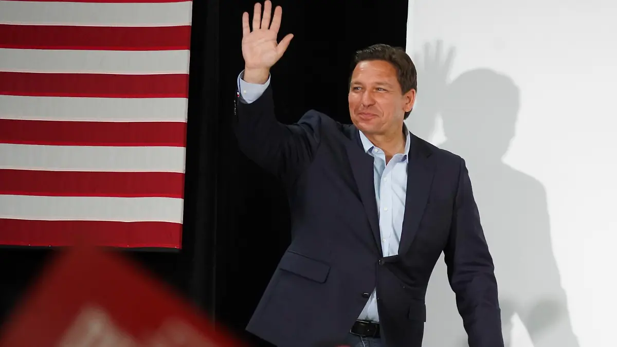  November 6, 2022, Sun City Center, Florida, USA: Florida Governor Ron DeSantis speaks to a crowd of supporters during a rally on Sunday, Nov. 6, 2022 in Sun City Center. Sun City Center USA - ZUMAs70_ 20221106_zan_s70_061 Copyright: xLuisxSantanax